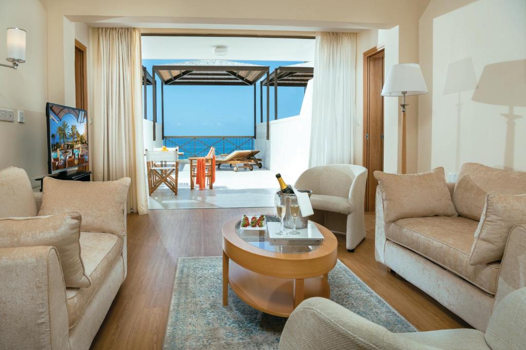 Constantinou Bros Athena Beach Hotel - Исполнительная однокомнатная люкс с видом на Sea View