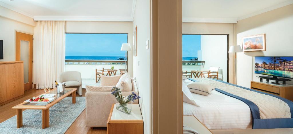 Constantinou Bros Athena Beach Hotel - 