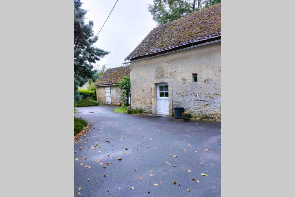 an old stone building with a driveway in front of it at Studio "Rêves de gamins" proche du pôle Européen et circuit des 24h, Champagné in Champagné