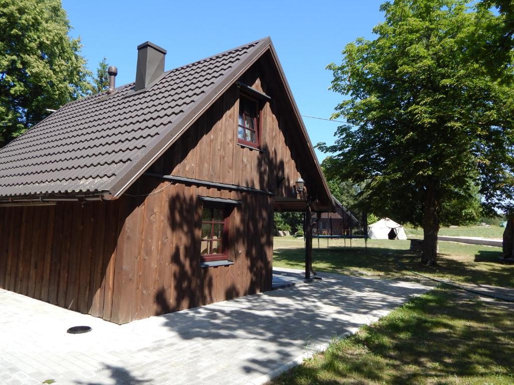 Saunamaja koos tünnisaunaga