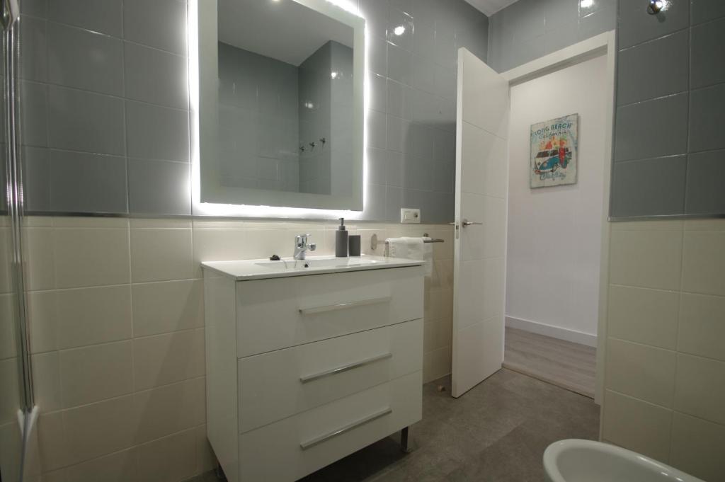 Kúpeľňa v ubytovaní Livingtarifa Apartamento Coco