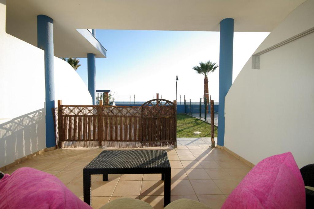 Balkón alebo terasa v ubytovaní Livingtarifa Apartamento Coco