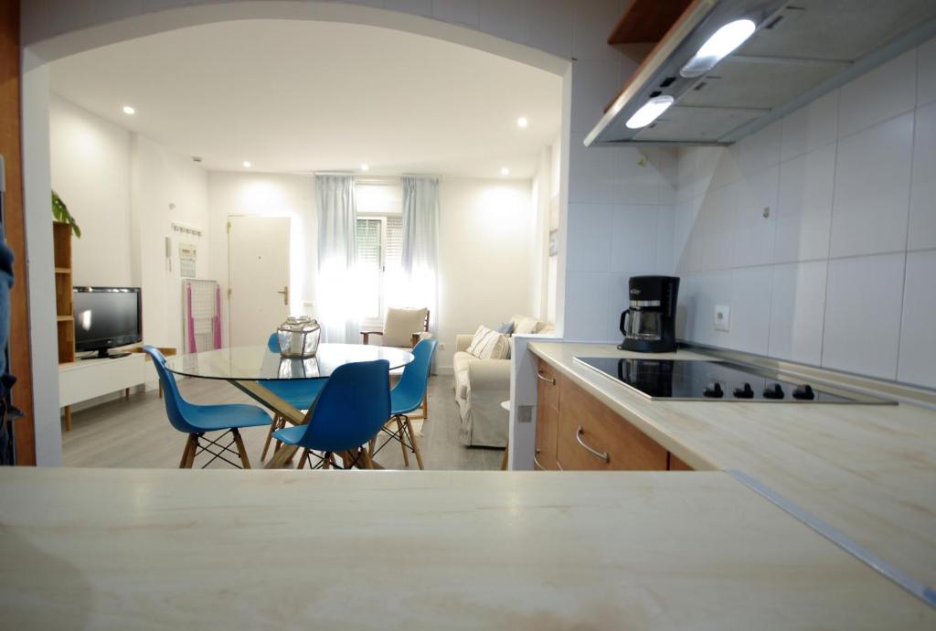 Kuchyňa alebo kuchynka v ubytovaní Livingtarifa Apartamento Coco