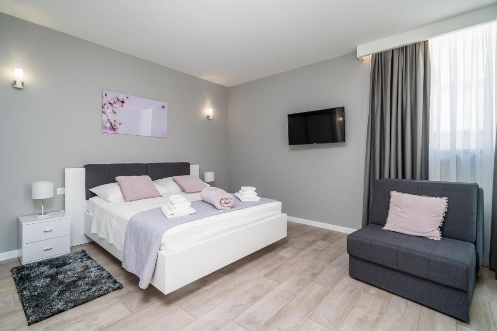 Postel nebo postele na pokoji v ubytování Apartments ZoomZoom