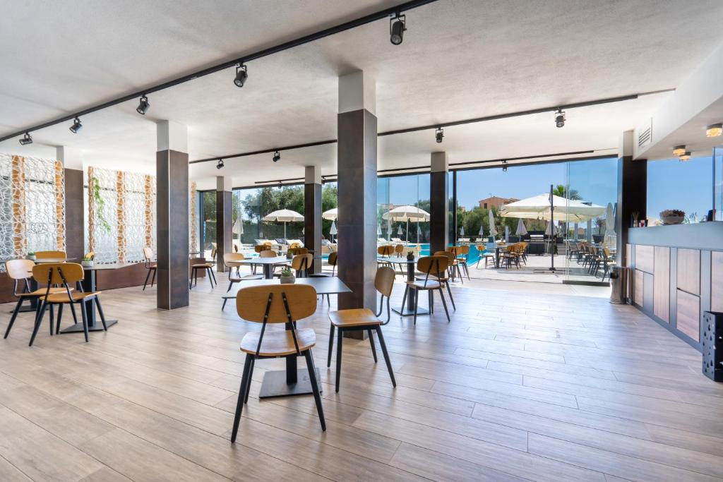 Restaurace v ubytování Horizon Hotel Badesi