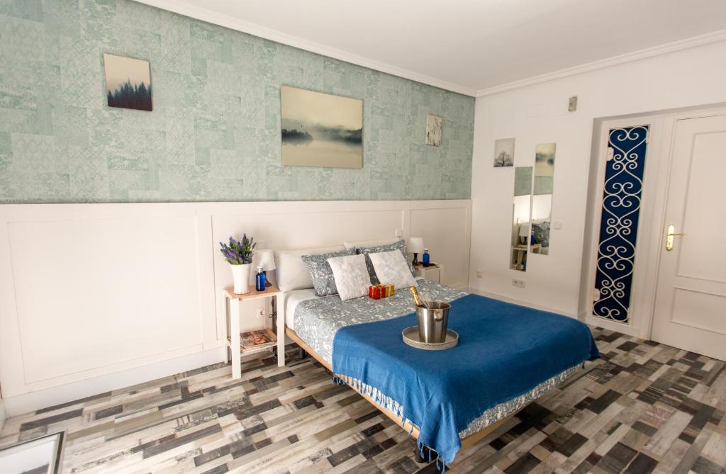 Cama o camas de una habitación en Fuencarral Adeco