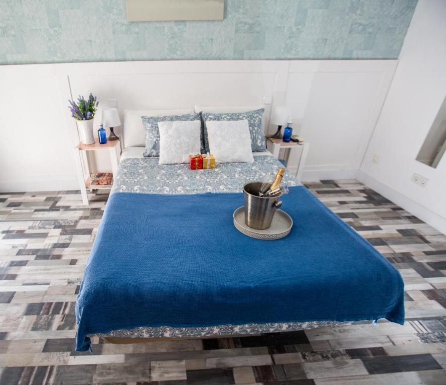 Cama o camas de una habitación en Fuencarral Adeco