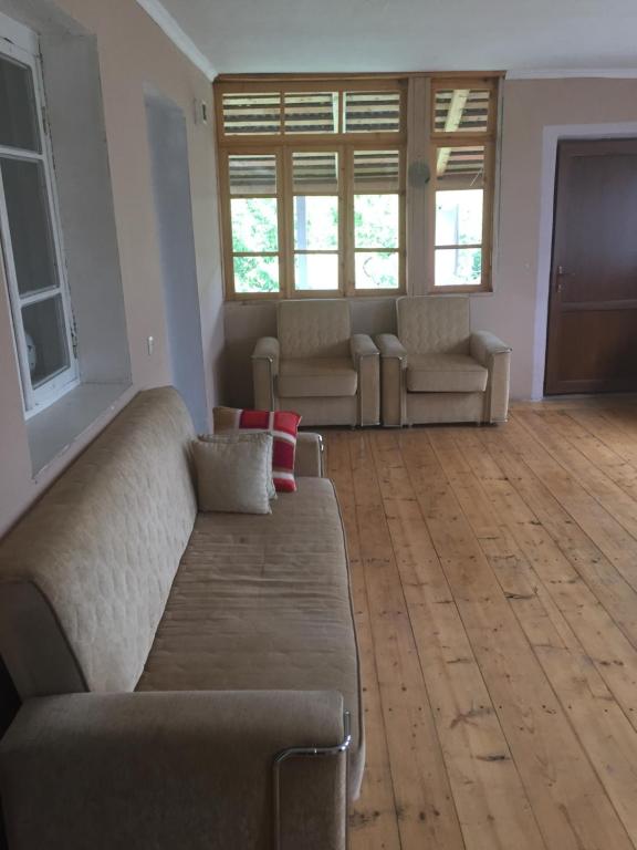 Posezení v ubytování Guesthouse LALI GULEDANI