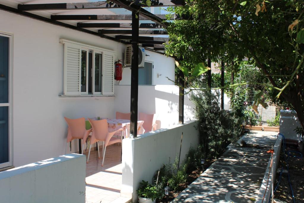 Zahrada ubytování Aaron Apartments