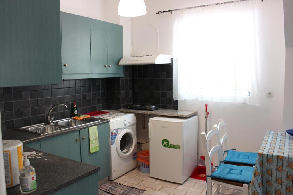 Kuchyň nebo kuchyňský kout v ubytování Aaron Apartments