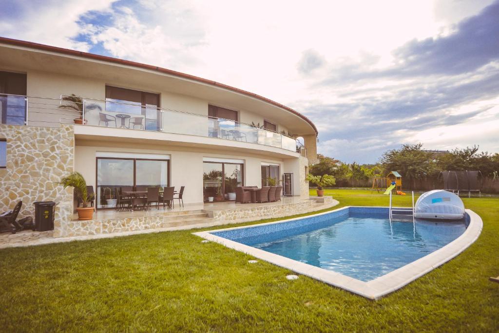 Bazén v ubytování Casa Miralago Boutique ADULTS ONLY 12 Plus nebo v jeho okolí