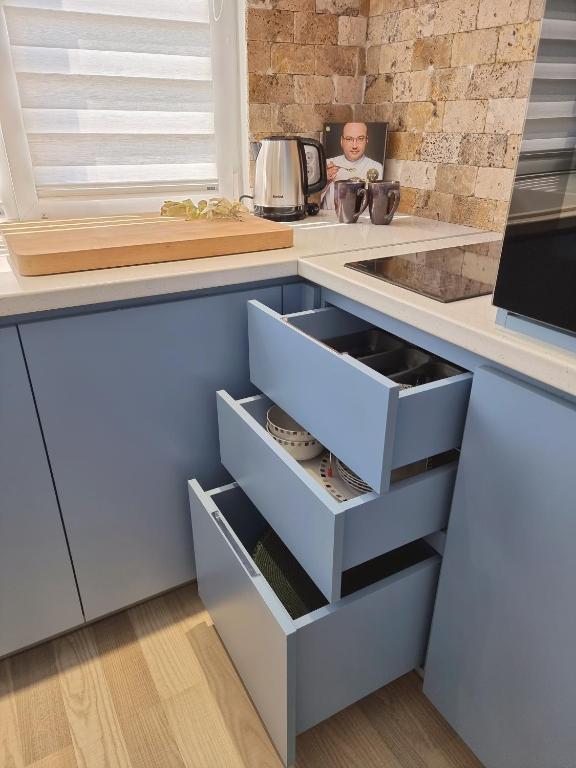 A kitchen or kitchenette at Snow Sheep apART - апартамент с две спални