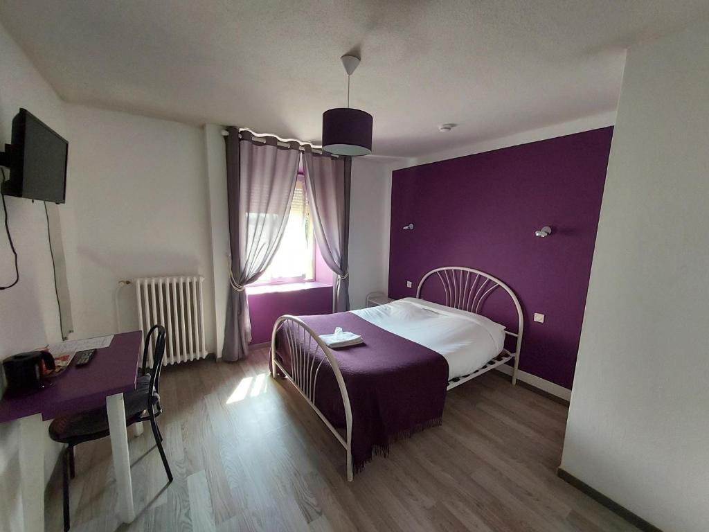 Postel nebo postele na pokoji v ubytování Hôtel le Comtois