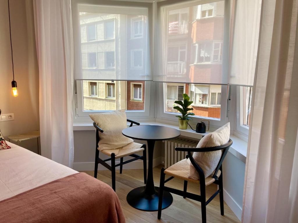 Postel nebo postele na pokoji v ubytování Alameda Suites Bilbao Centro from 1951
