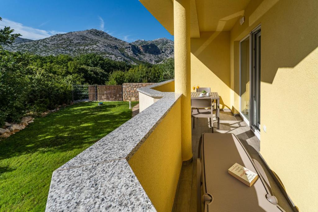 Ein allgemeiner Bergblick oder ein Berglick von der Ferienwohnung aus