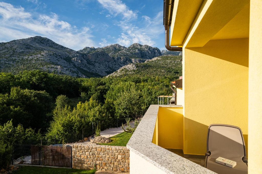 Ein allgemeiner Bergblick oder ein Berglick von der Ferienwohnung aus
