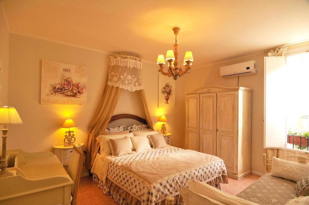 Łóżko lub łóżka w pokoju w obiekcie Vacanze Romantiche a Modica
