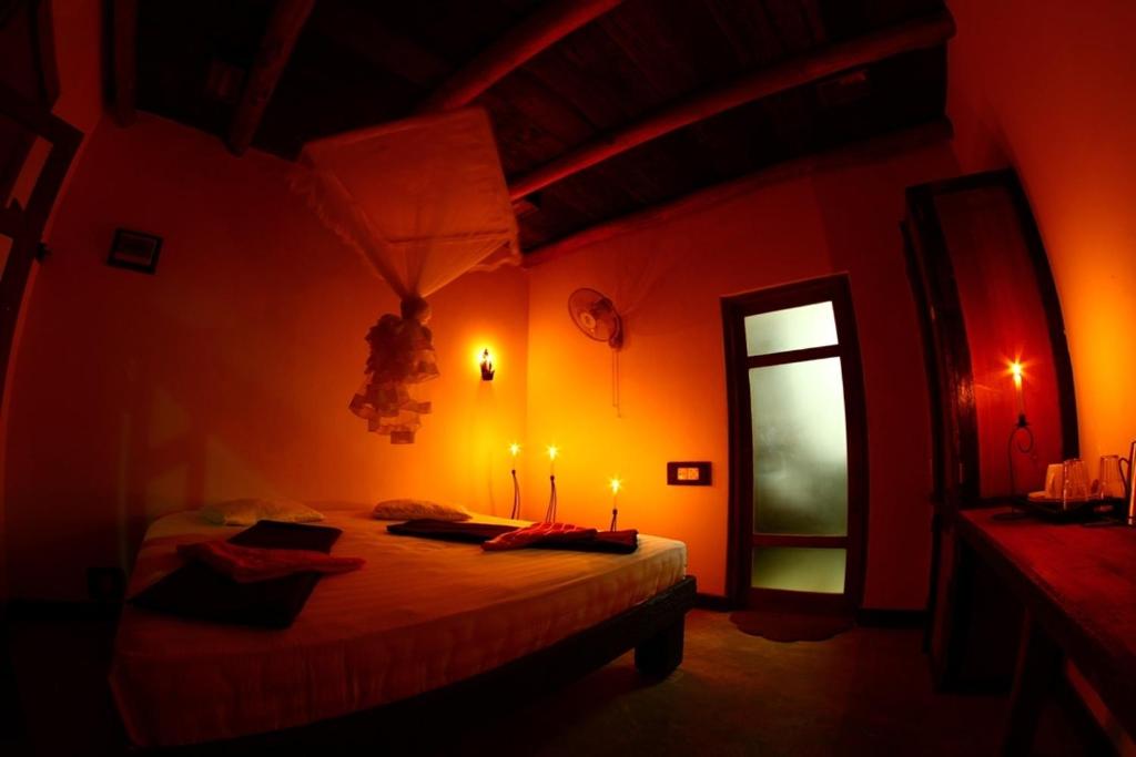 Postel nebo postele na pokoji v ubytování Ella Okreech Cottages