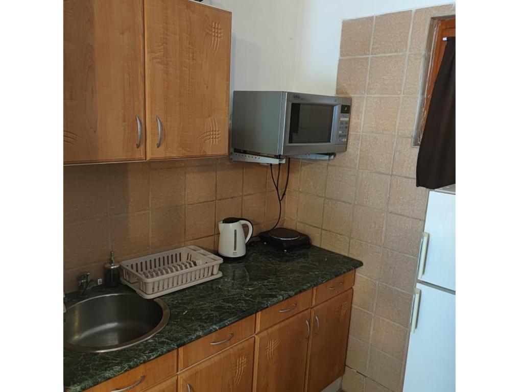 Kuchyň nebo kuchyňský kout v ubytování Emese Apartman