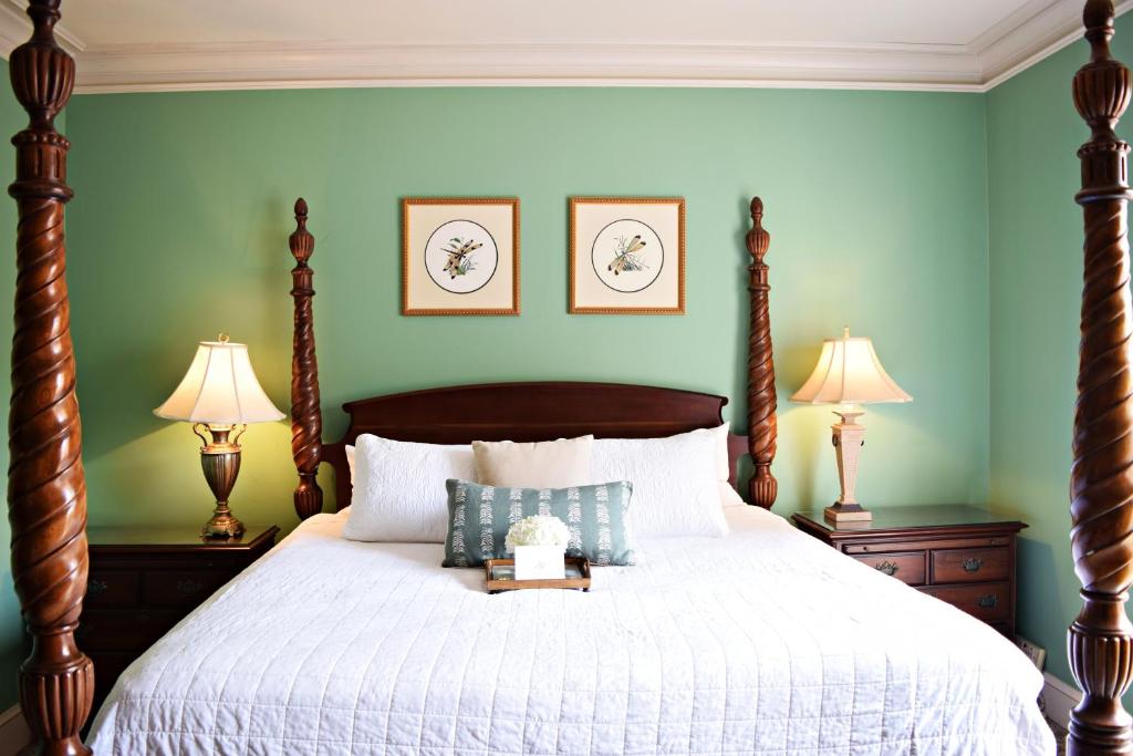 JH Adams Inn, Trademark Collection by Wyndham - Deluxe King Room - Non-Smoking