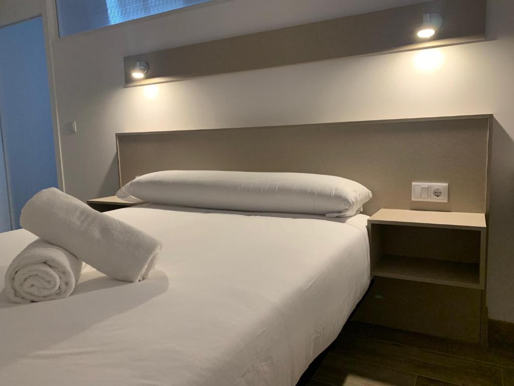 Postel nebo postele na pokoji v ubytování Oxford Suites Ciudad de la Coruña