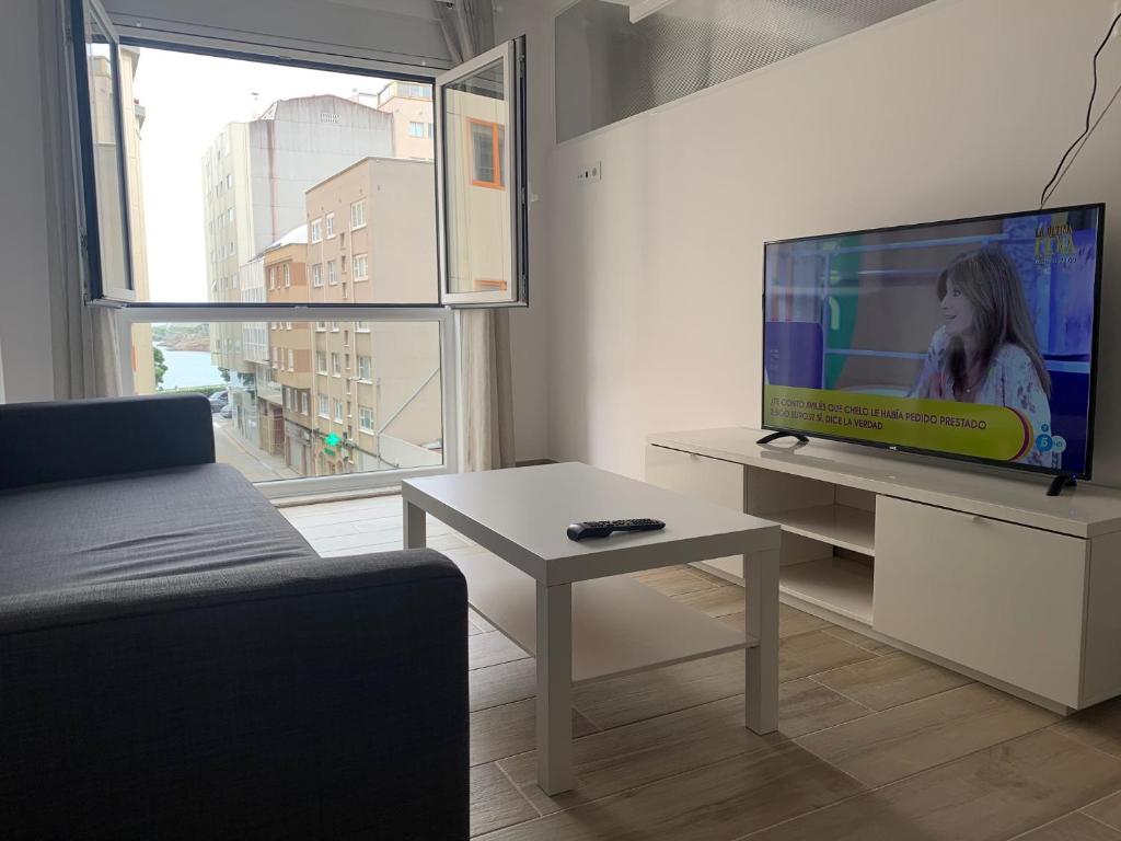 TV a/nebo společenská místnost v ubytování Oxford Suites Ciudad de la Coruña