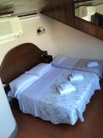 Postel nebo postele na pokoji v ubytování Hotel OKAPI