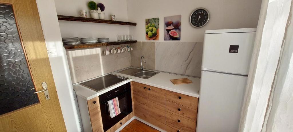 R&E Apartment - Housity