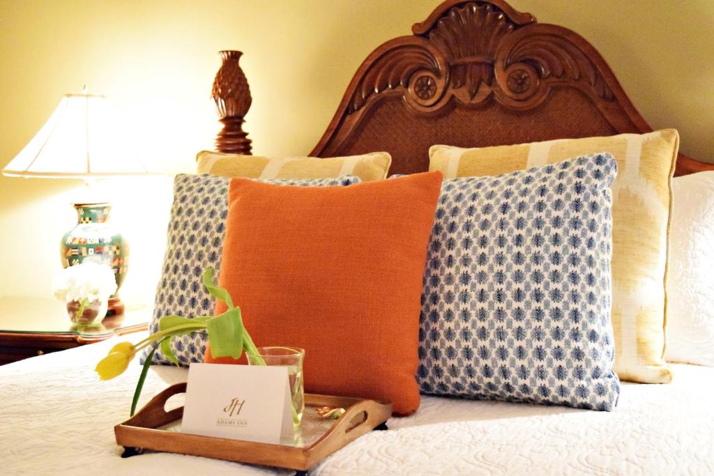 JH Adams Inn, Trademark Collection by Wyndham - 1 Queen Bed, Gallery Room, Non-Smoking
