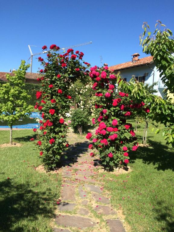 A garden outside Residence delle Rose
