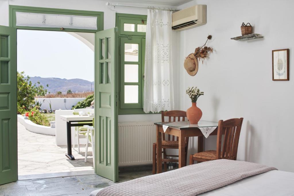 Glarakia Studios - 11