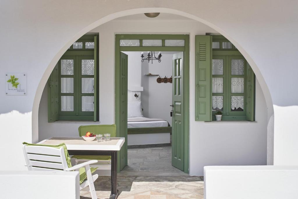 Glarakia Studios - 12