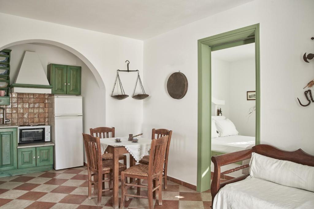 Glarakia Studios - 17