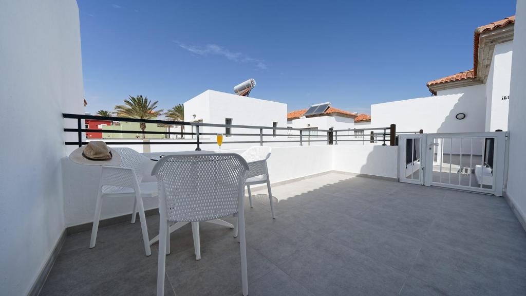 A balcony or terrace at Broncemar Beach Suites