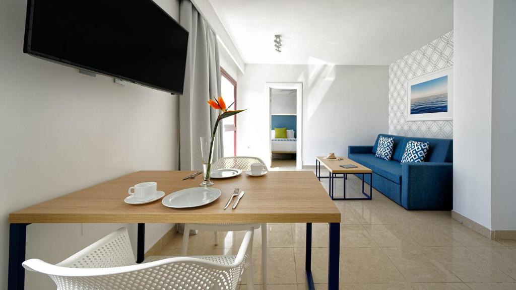 A television and/or entertainment centre at Broncemar Beach Suites