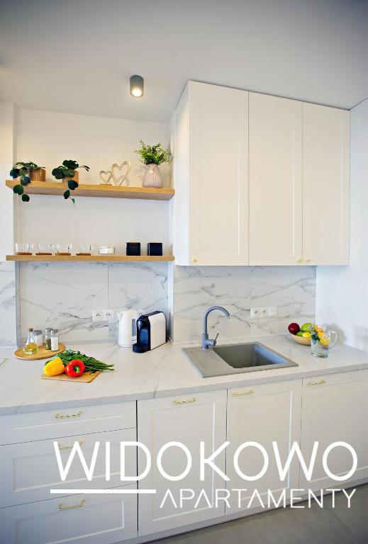 Kuchyňa alebo kuchynka v ubytovaní WIDOKOWO Apartamenty