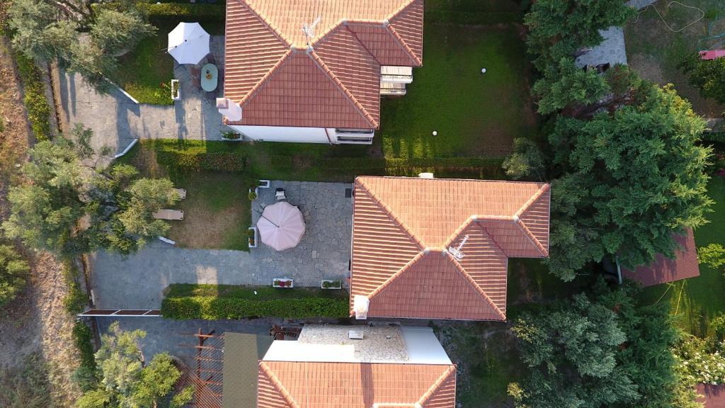 Pohľad z vtáčej perspektívy na ubytovanie Luxury Villas Polychrono