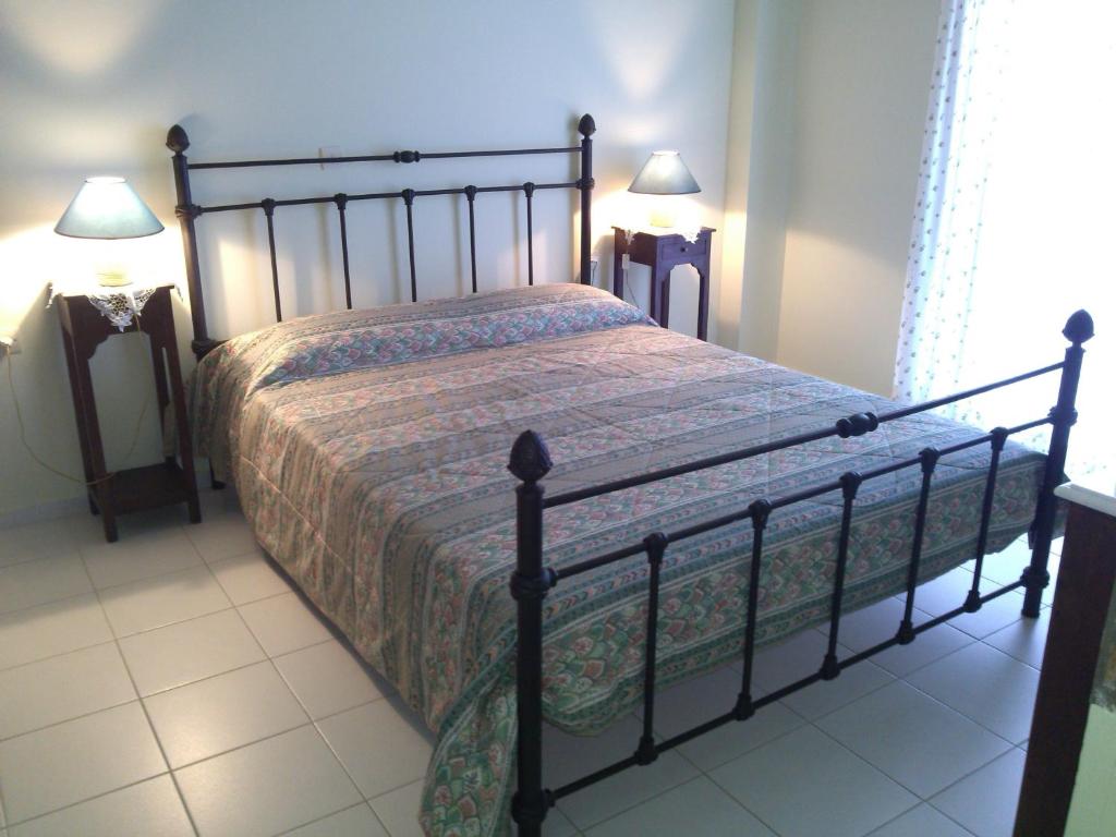 A bed or beds in a room at iliobasilema studios & apartments
