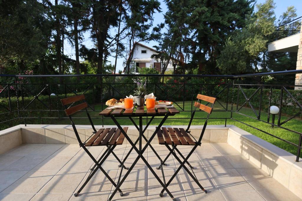 Nápoje v ubytovaní Luxury Villas Polychrono