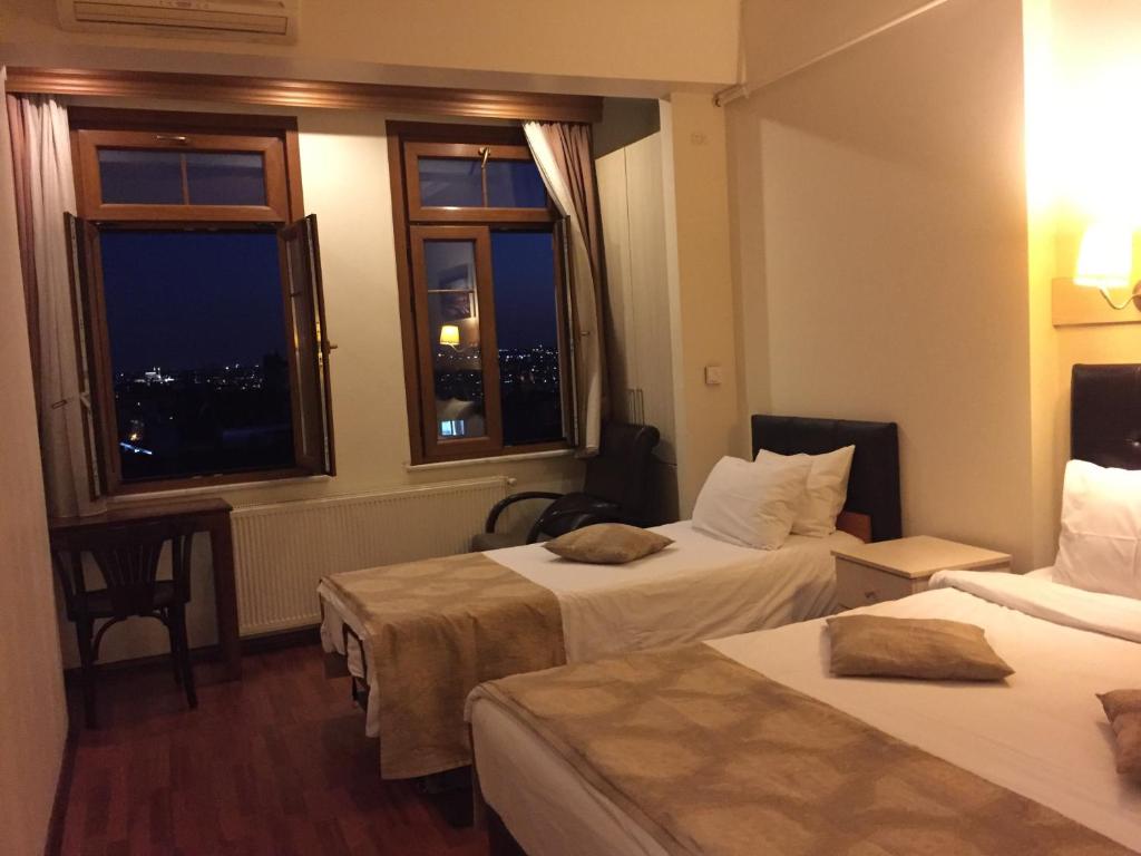 Postel nebo postele na pokoji v ubytování Taksim House Suites