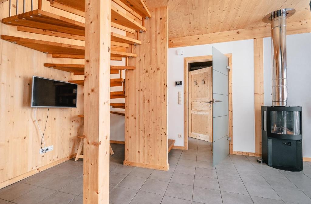 TV a/nebo společenská místnost v ubytování Chalet Prinz