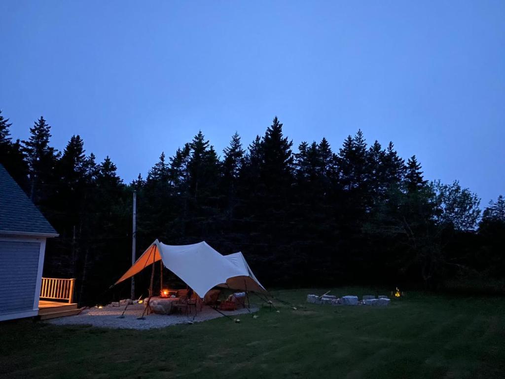 Budova, kde se the luxury tent nachází