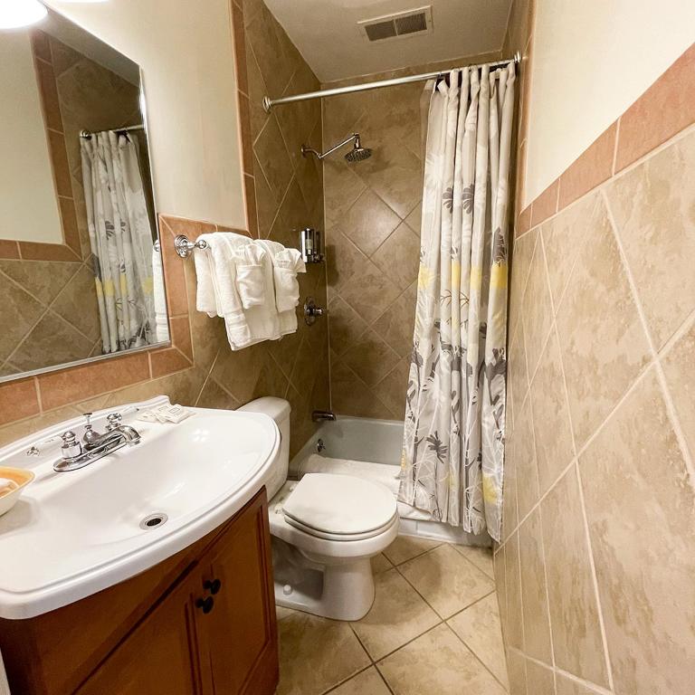 Baseball Town Motel - Comfort Quadruple Room