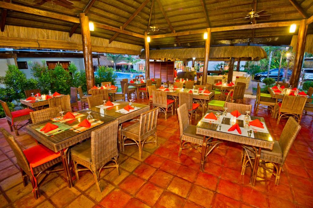Restaurace v ubytování Acacia Tree Garden Hotel