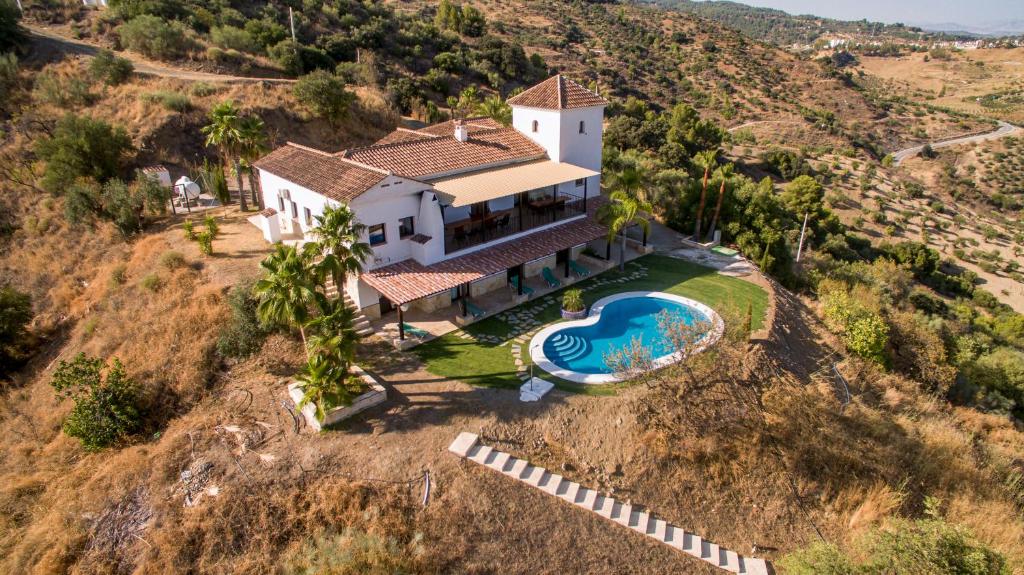 Mansion 7 bedrooms 6 bathrooms private pool heated in cold months and privacy of 5 ha pure nature 'San Jacinto' - Maison De Sept Chambres