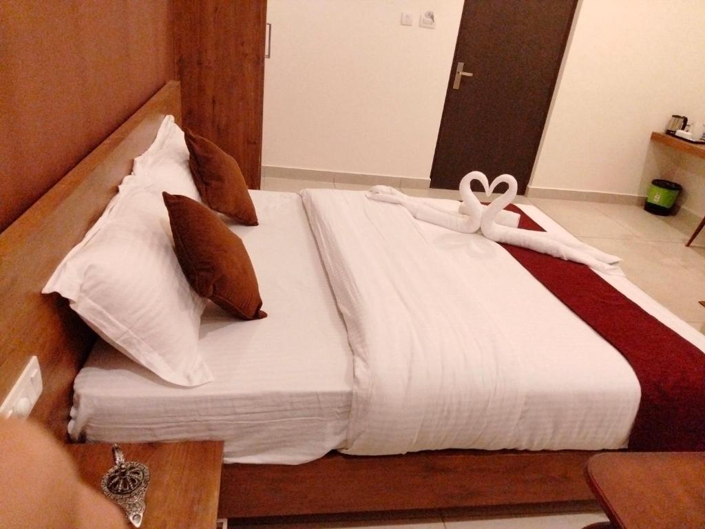 Postel nebo postele na pokoji v ubytování Hillfort Inn
