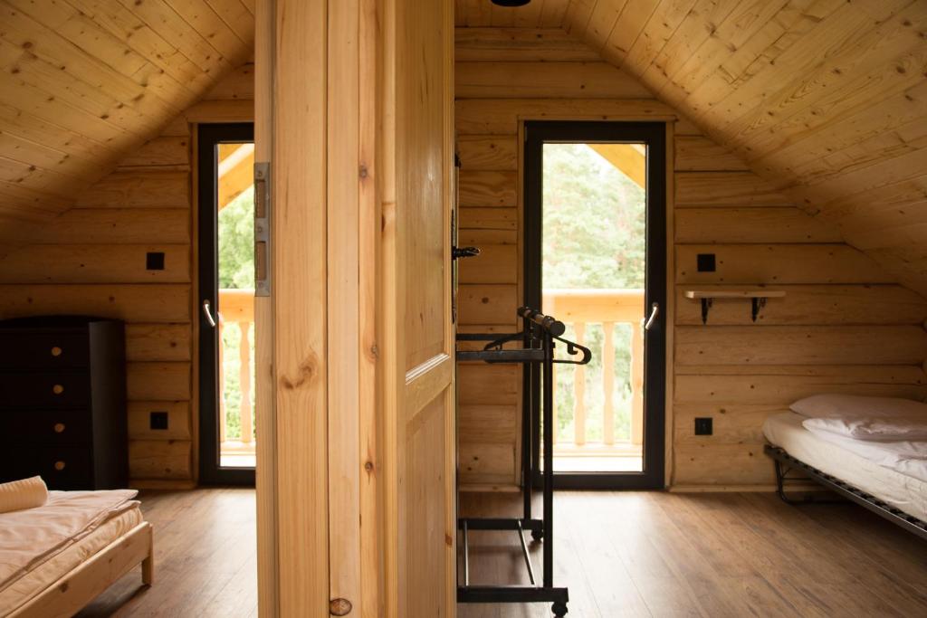 Posteľ alebo postele v izbe v ubytovaní Na Wzgórzu Domki z Bali -Jacuzzi, Balia, Spa