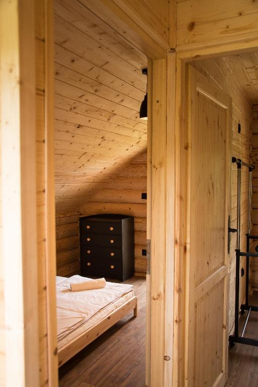 Posteľ alebo postele v izbe v ubytovaní Na Wzgórzu Domki z Bali -Jacuzzi, Balia, Spa