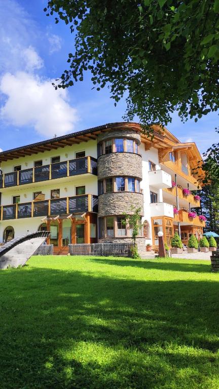 Budova, kde se aparthotel nachází