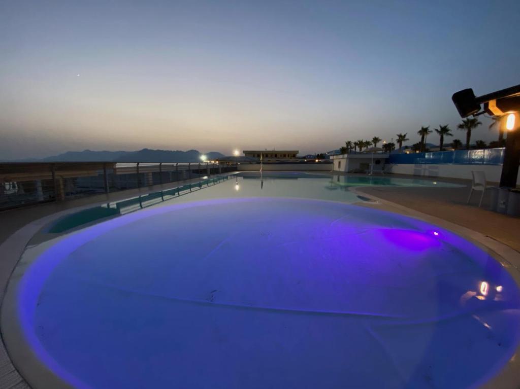 Bazén v ubytování Blu Hotel nebo v jeho okolí